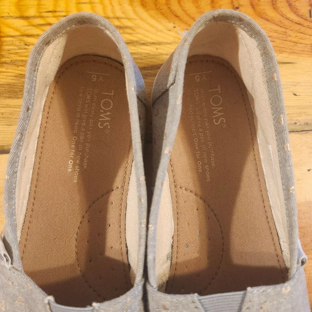 TOMS Women’s 7/Youth 5 Alpargata Chambray Rose Gold Triangle Print Slip-On Shoes - Picture 4 of 7